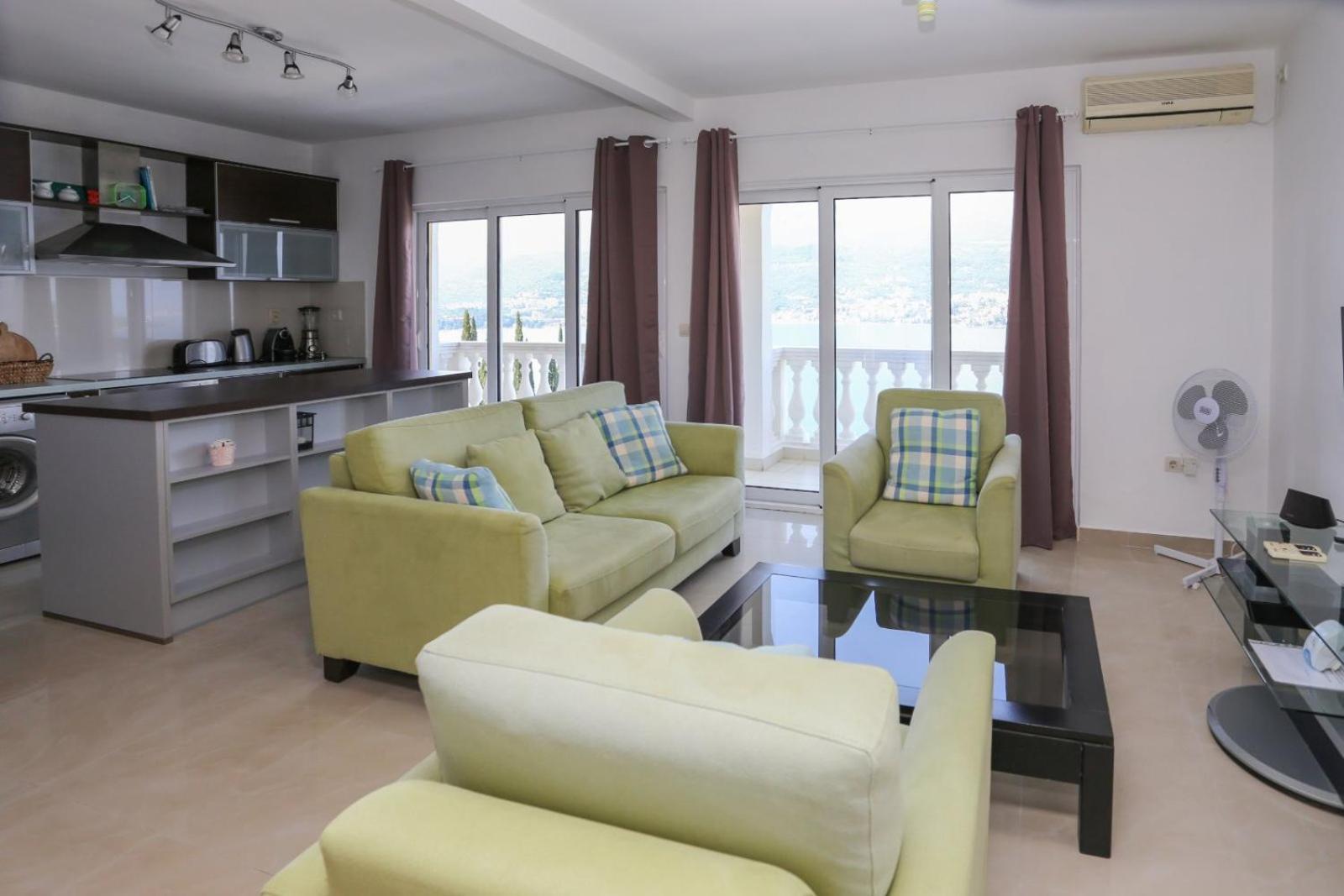 Mountain Bay Views Apartments Njivice Exterior foto