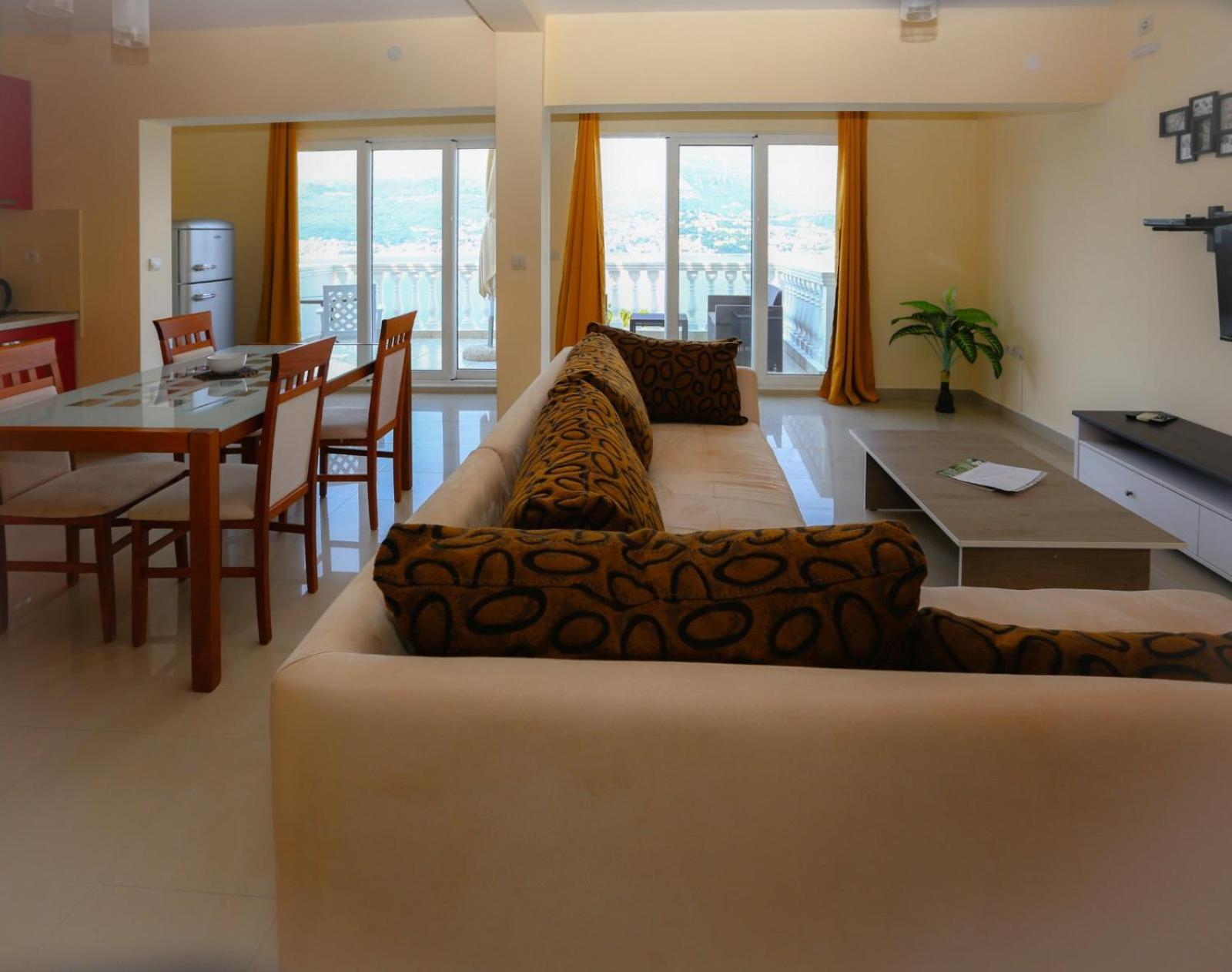 Mountain Bay Views Apartments Njivice Exterior foto