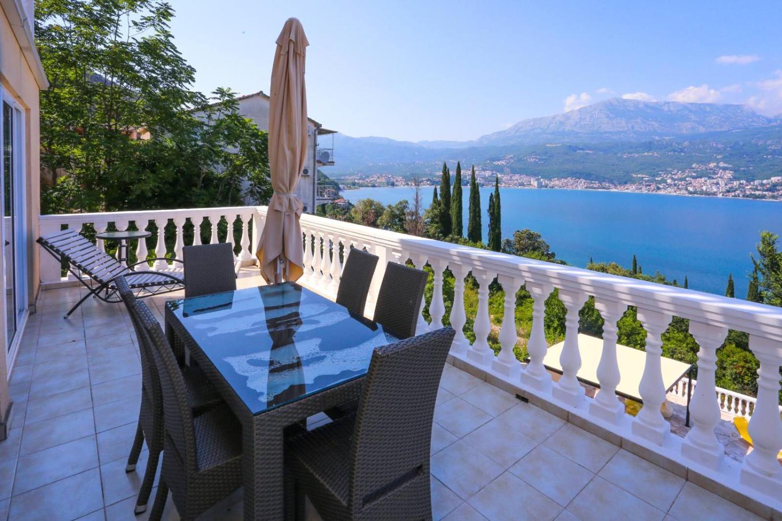 Mountain Bay Views Apartments Njivice Exterior foto